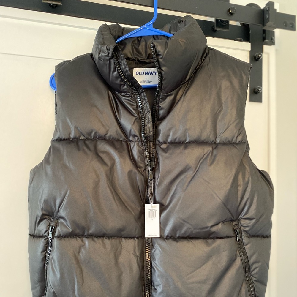 BRAND NEW 2023 Black Old Navy Puffer Vest